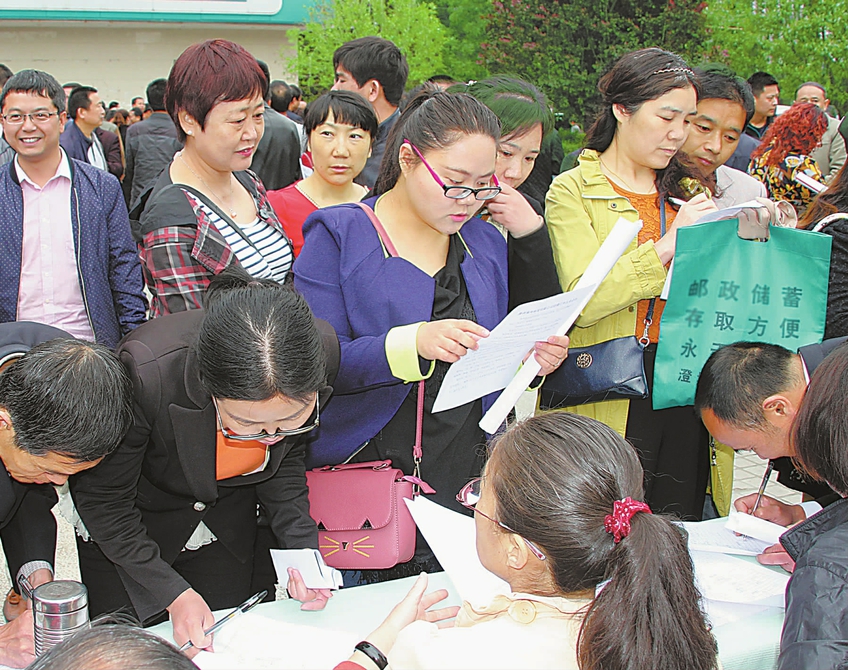 陕西省牵线搭桥促转岗就业