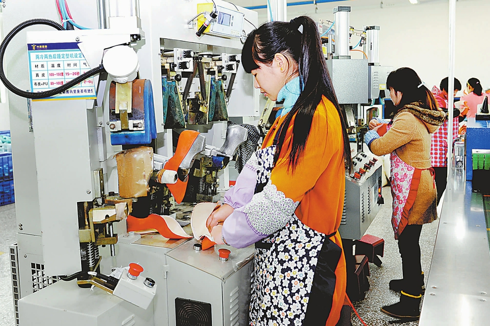 湖南洞口:免费培训促进农村妇女就地就业 湖南洞口:免费培训促进农村妇女就地就业