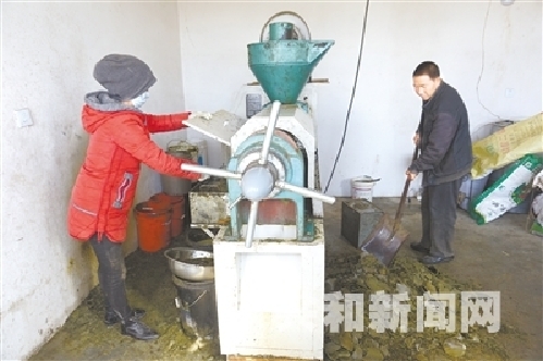 青海共和：脱贫攻坚党旗红