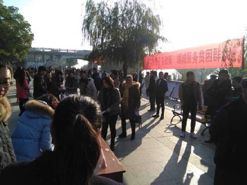 江西贵溪：举办2017年冬季扶贫招聘会
