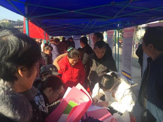 江西省萍乡市安源区2018年“就业援助月”活动暨萍矿“去产能”专场招聘会活动启动