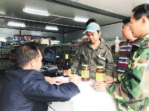海南保亭：开设9家脱贫攻坚惠农超市 创新扶贫模式