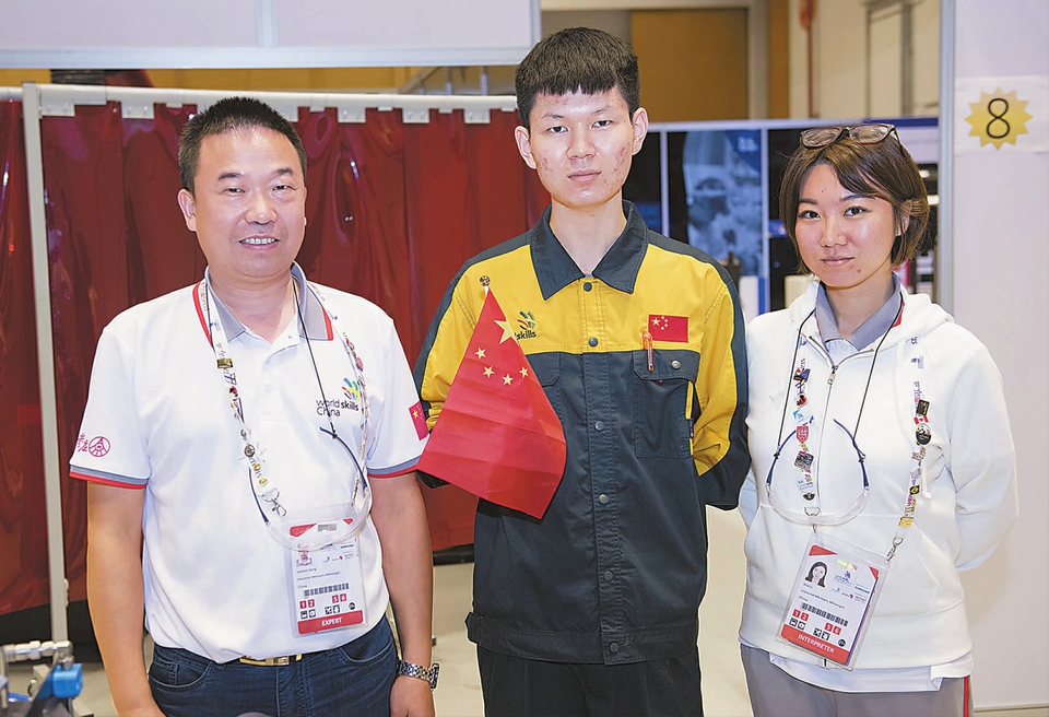 最高奖项背后的金牌教练——记工业机械装调项目教练宋军民