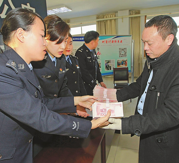 山东兰山：50万元工资发到手中