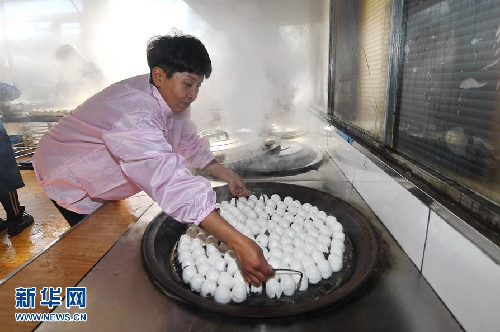 吉林:一口黏豆包 一段创业路 吉林:一口黏豆包 一段创业路