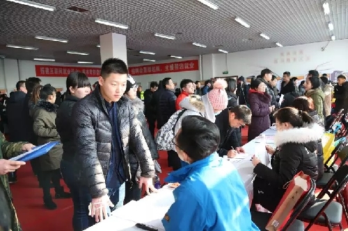 北京房山：招聘会开“直播” 1.2万人线上参与