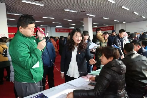北京房山：招聘会开“直播” 1.2万人线上参与