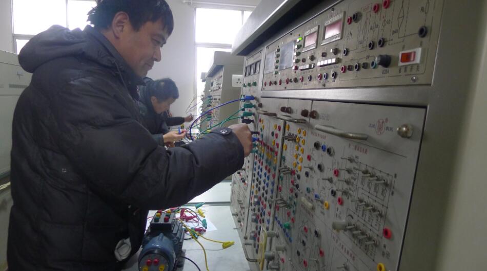 安徽：太湖县人社局开展首期技工大省技能培训电工技能鉴定