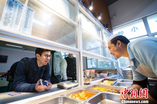 福建福州大学的塔城来“客”：圆梦想点燃“创业火”