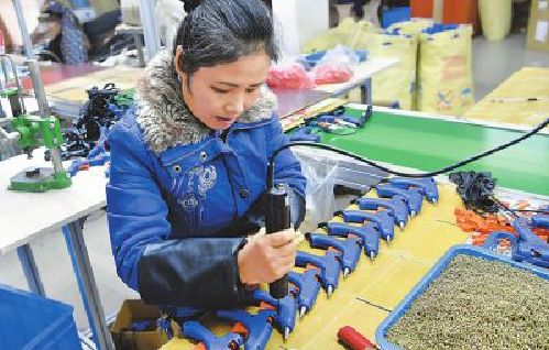 江西省大余县“扶贫车间”助力精准扶贫
