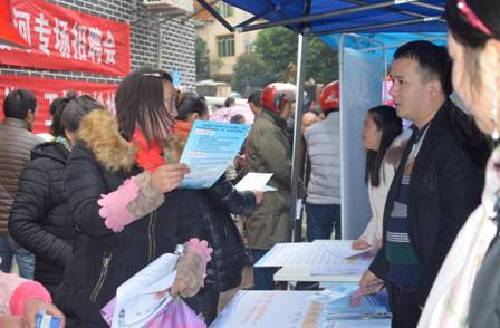 百企万岗来相助 就业帮扶不断档——重庆市江津区“1+10”就业援助集中活动取得实效