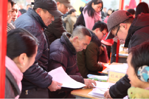 湖南省新田县举办2018年首场招聘会 提供特殊岗位155个
