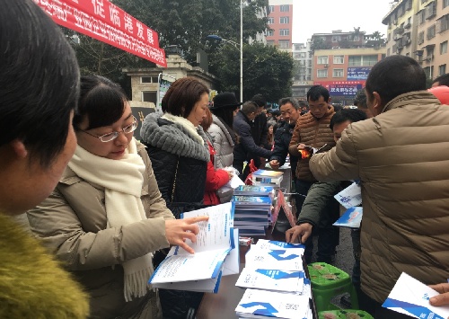 助人才就业 促临港发展——四川省珙县开展“宜宾临港智能终端产业园”服务月专场招聘会