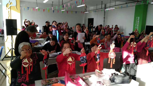 新疆生产建设兵团十二师：传情又送技 千里援疆情