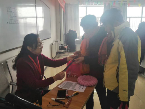 新疆生产建设兵团十二师：传情又送技 千里援疆情