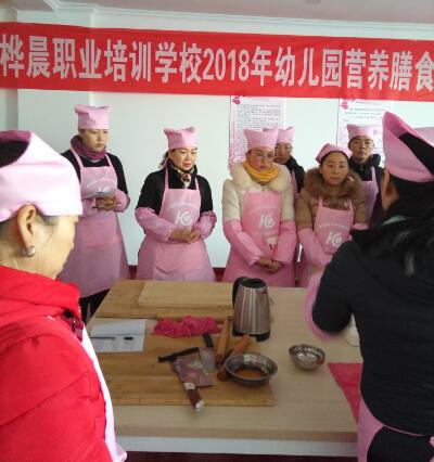 甘肃甘州：室外寒气逼人，室内营养师培训热火朝天