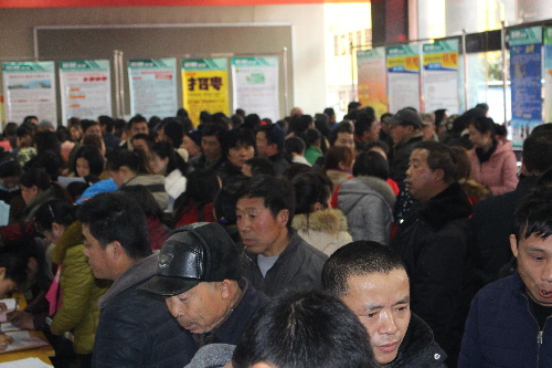 湖南省慈利县隆重举办“就业扶贫”大型招聘服务活动，为贫困群众送“定制”岗位