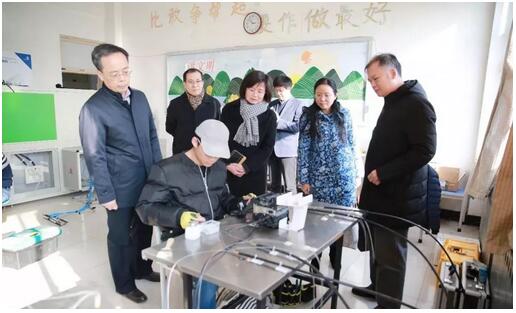 山东省人社厅副厅长周春艳看望慰问备战第45届世赛山东省选拔赛选手