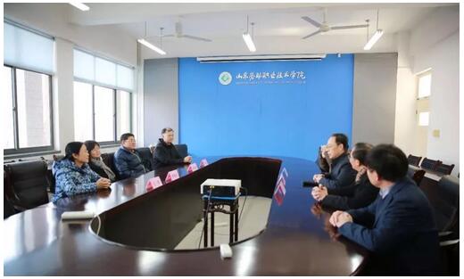 山东省人社厅副厅长周春艳看望慰问备战第45届世赛山东省选拔赛选手