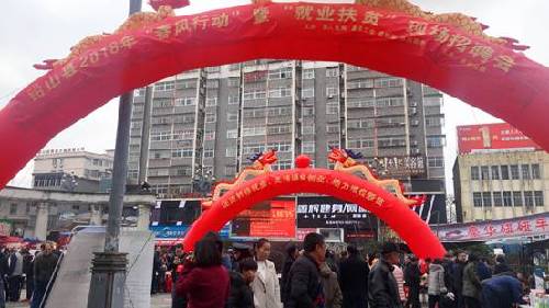 江西铅山：5000个岗位虚位以待 留住返乡人员就业创业
