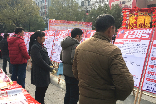 江西省泰和县“春风行动”专场招聘会火热进行中