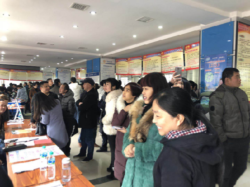 春风送暖 助推留下返乡农民工——江西省奉新县春风行动招聘会第二场