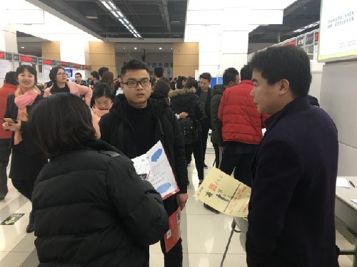 江苏省苏州市使出绝招 节后三天企业平均返岗率超九成