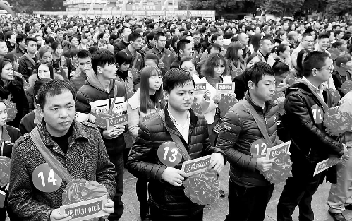 四川华蓥：农民工喜领“政府奖”