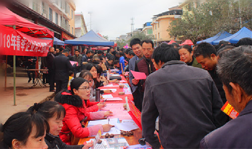 江西石城：送岗下乡进圩镇，“春风行动”暖人心