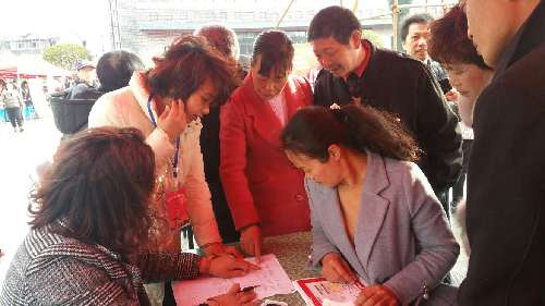 春风吹入农民家 两千岗位促就业——浙江省衢州市柯城区举办“春风行动”石梁镇专场招聘会