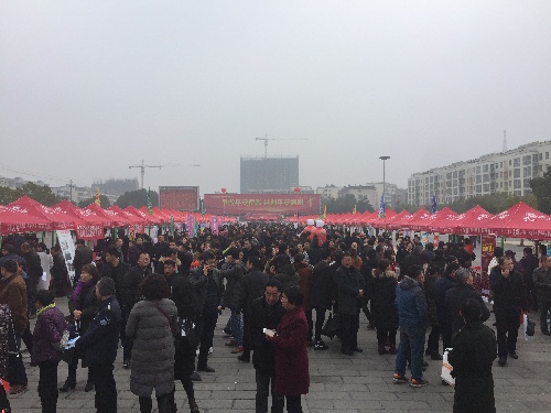 河南省各地举办“春风行动”系列招聘会