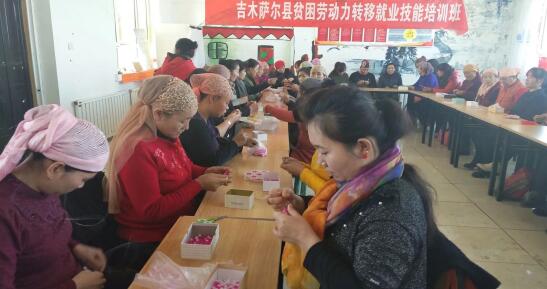 新疆吉木萨尔：实施就业扶贫，送技能下乡