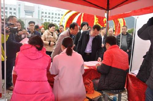 江西崇义：年味尚浓求职招工忙 成功举办春季就业招聘会 