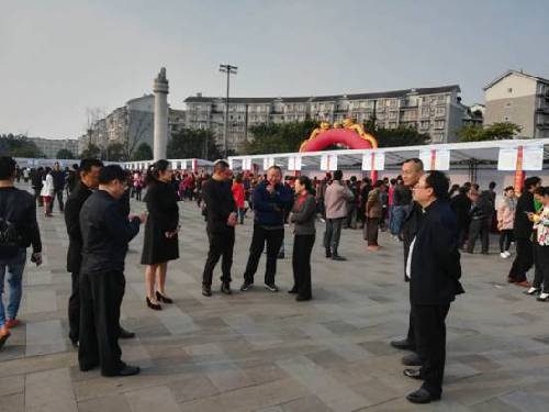 四川内江：就业局办的 就是我们想要的 记“川南片区就业援助招聘会”隆昌站