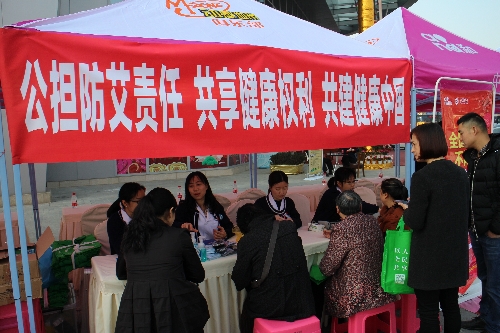 春风送暖促就业，精准帮扶惠民生——四川省成都市成华区2018年“春风行动”蓝光专场招聘会举行
