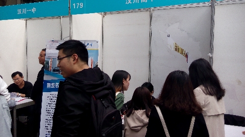 湖北省汉川市广栽梧桐招凤凰
