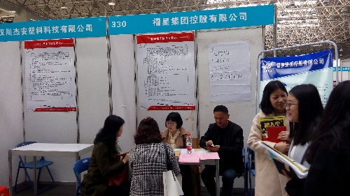 湖北省汉川市广栽梧桐招凤凰