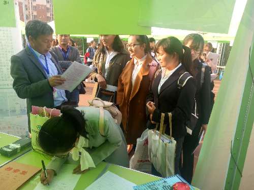云南省南涧县卫生系统2018年校园招聘圆满完成 
