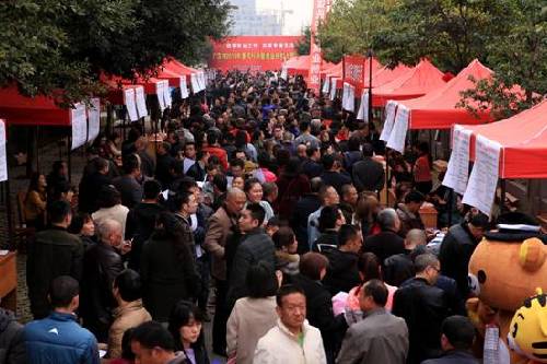 四川广汉：春风行动助7000余人实现就业和合理流动