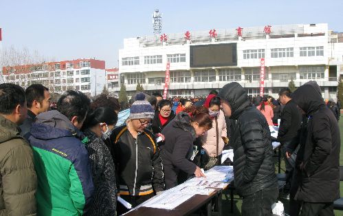 辽宁省朝阳市2018年农村劳动力就业帮扶系列活动在朝阳5县（市）专场招聘会成功举办