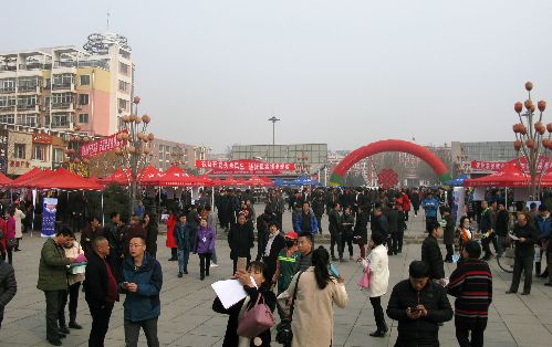 辽宁省朝阳市2018年农村劳动力就业帮扶系列活动在朝阳5县（市）专场招聘会成功举办