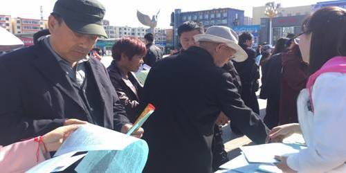 宁夏石嘴山：大武口区“春风行动”暨人社政策进广场招聘会成功举办