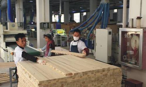 江西赣州：南康区千亿家具产业集群助力就业扶贫