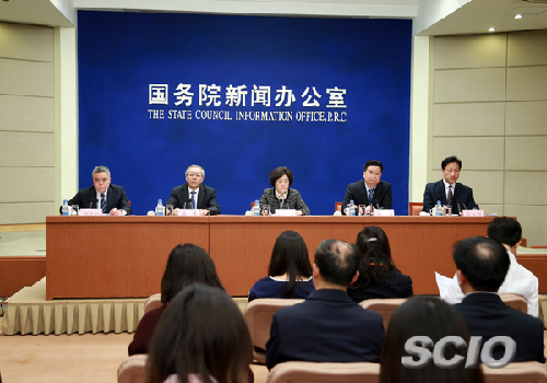 国务院政策例行吹风会：清理规范政府性收费和留学回国人员创业创新工作