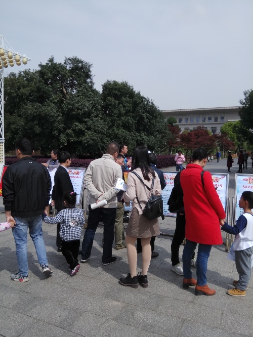 招聘走出去 人才引进来——江西省瑞昌市公共就业人才服务局积极行动参与2018年民营企业招聘大会