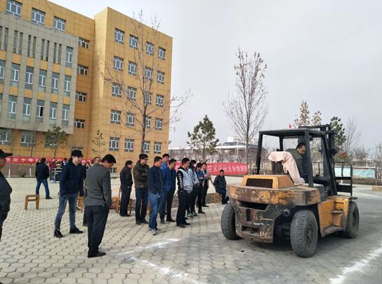 新疆玛纳斯：叉车工技能培训班助推农牧民转型
