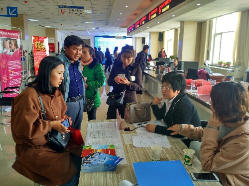甘肃张掖：甘州区就业服务局举办2018年民营企业招聘会 聚焦精准服务 指引群众就业