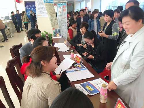 “转作风、强服务、促发展”——江西省乐平市每月18日定期举办就业招聘会