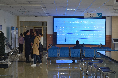 甘肃张掖：甘州区就业服务局举办民营企业招聘会 抓好小服务 保障大民生