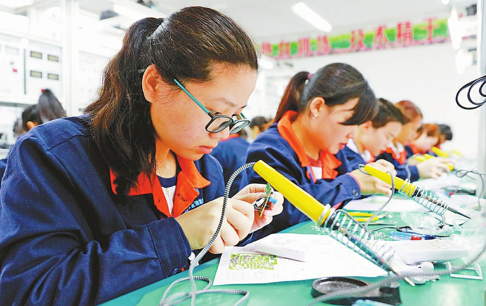 四川华蓥：技能赛上拼手艺